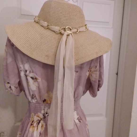 Beautiful floppy Hat - Picture 8 of 8